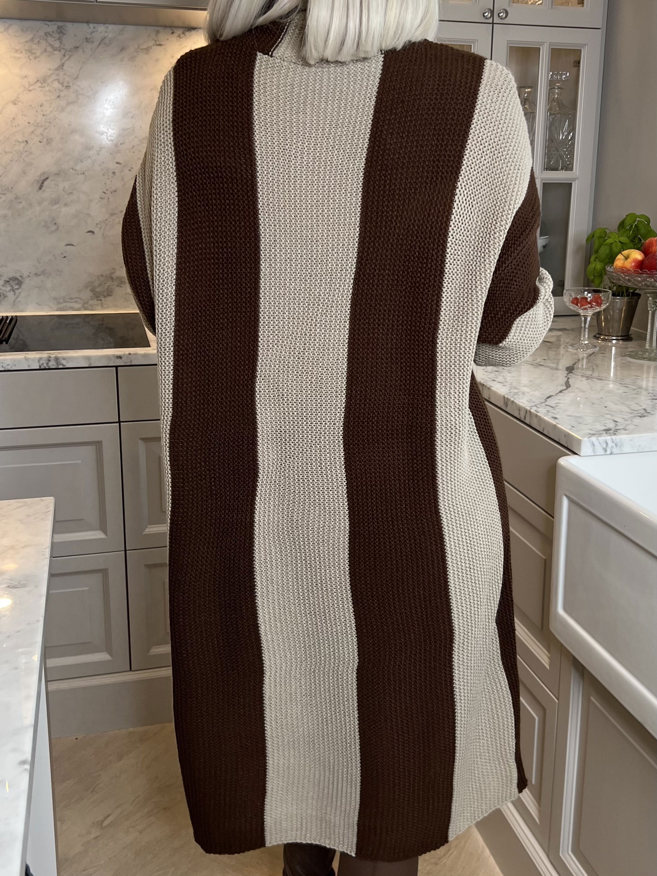 Alitta - Stribet strikkjole med rullekrave